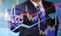美股三大指数集体收涨 中国“金龙”涨逾4% 特朗普概念股涨超20% 国际油价重挫